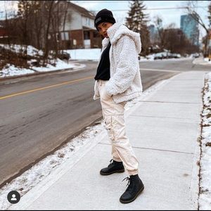 URBAN OUTFITTERS JOGGER JEANS